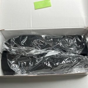 Euro 40 black flats (new) in box